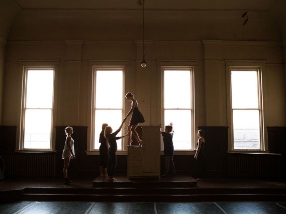 ballet-dance-studio-light_86224_990x742